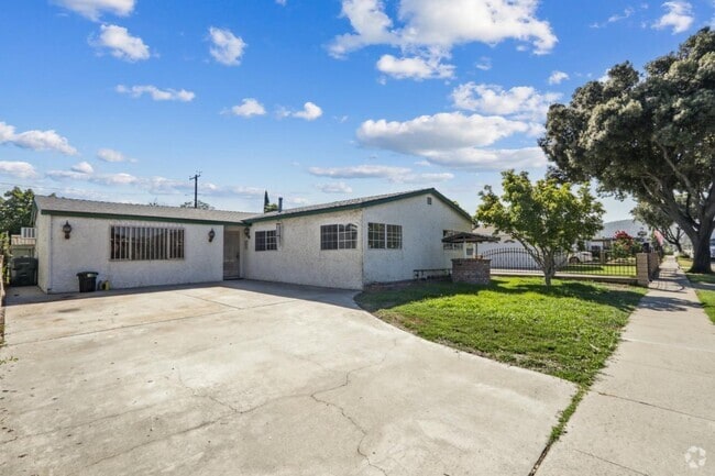 Building Photo - 11247 Michael Hunt Dr Rental