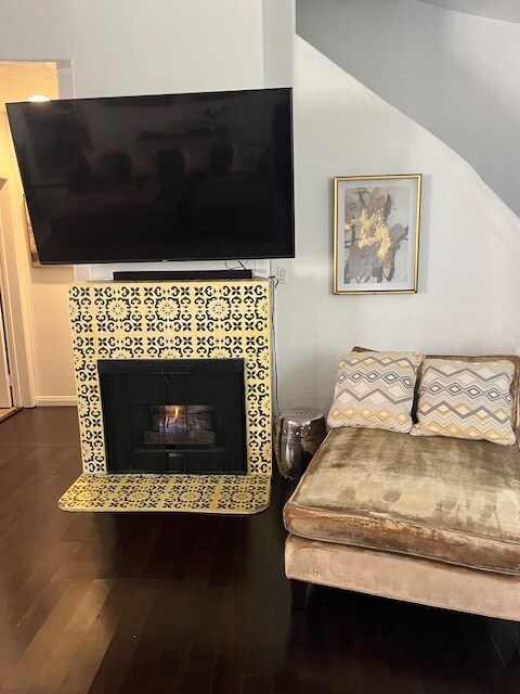 Living Room Fireplace - 408 W Queen St Unit 109