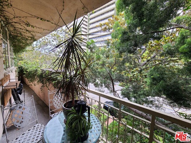 Photo - 933 Hilgard Ave Unit 301