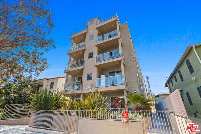Building Photo - 819 S Holt Ave Unit 200 Rental
