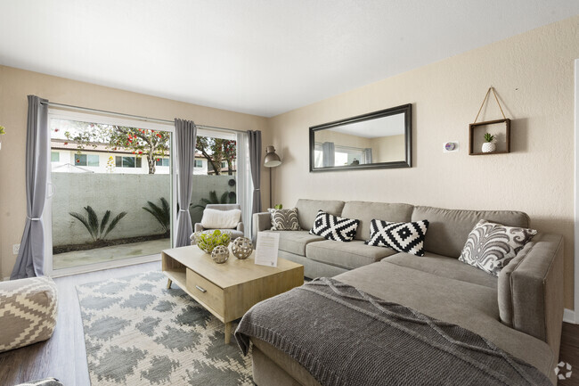 University Riverside Gardens - University Riverside Gardens Apartments