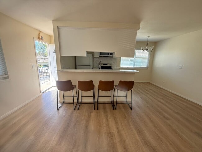 Photo - Newbury Park Condo - Two Bedroom one bath ...