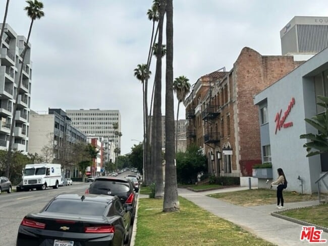 Photo - 517 S Kenmore Ave Unit 2