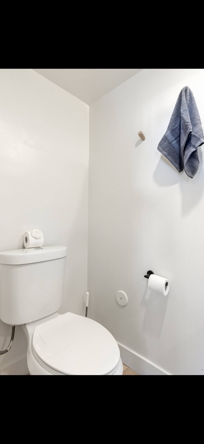 Photo - 1341 1/2 Lilac Ter Unit Lilac