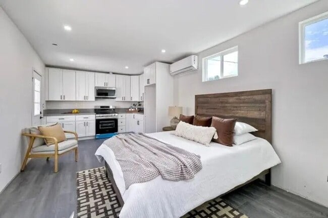 Photo - 1059 Emory St Unit 2