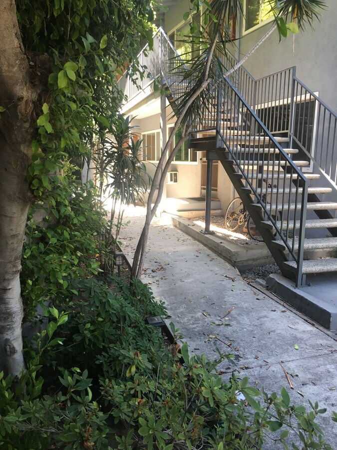 Photo - 426 S Barrington Ave