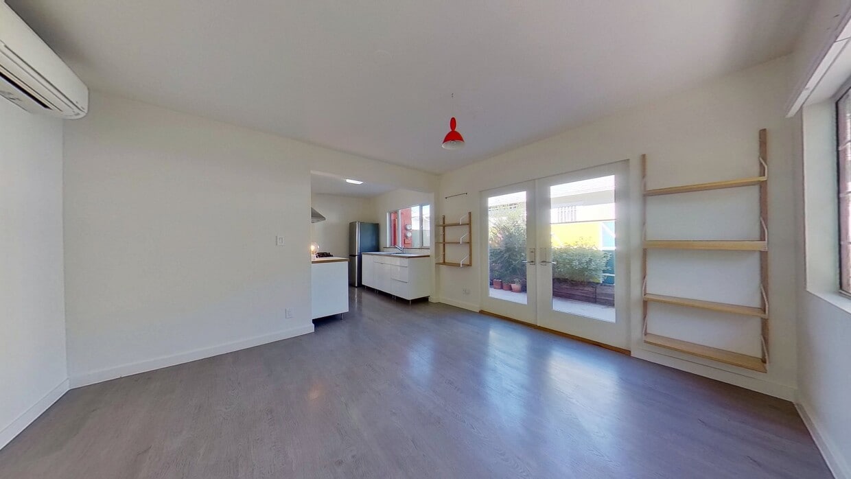 3D Tour - 953 N Hoover St