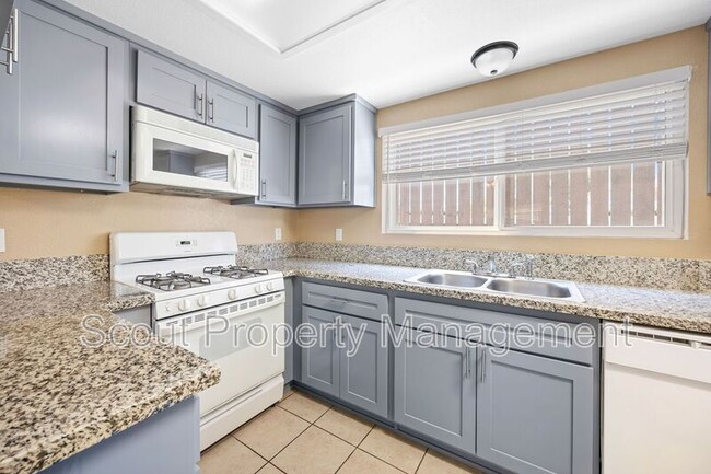 Building Photo - 28911 Calle Del Lago