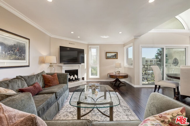 Building Photo - 11789 Montana Ave Unit 16