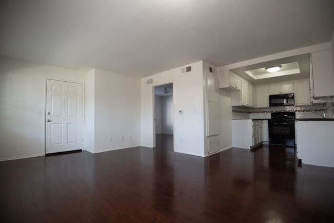 Photo - 5328 Riverton Ave Unit 102