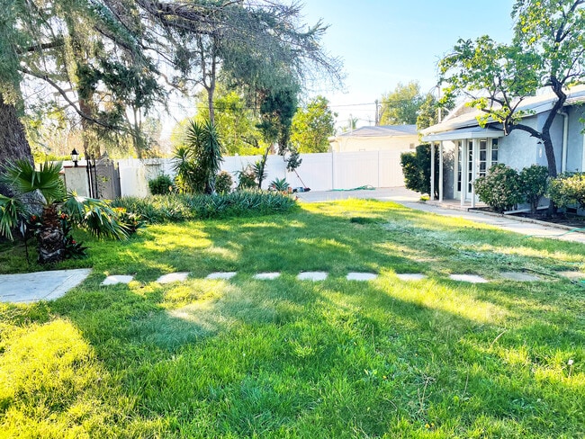 Front Yard - 15341 Cohasset St