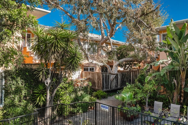 Photo - 1260-1264 N Hayworth Ave