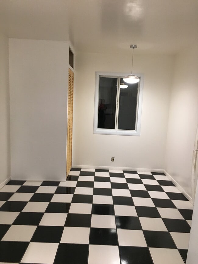 eat in kitchen, washer/dryer - 1579 Cerro Gordo St