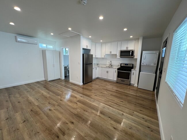Photo - 5400 Veloz Ave