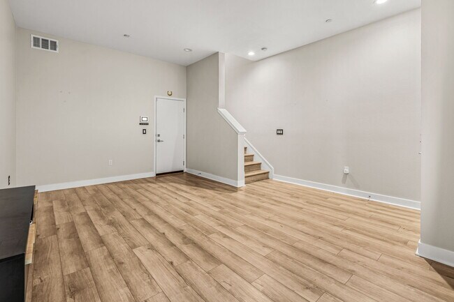 Photo - 7631 University Ave