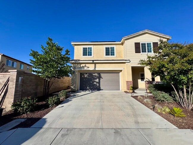 Building Photo - Spacious 3 Bedroom Home in Santa Rosa High...