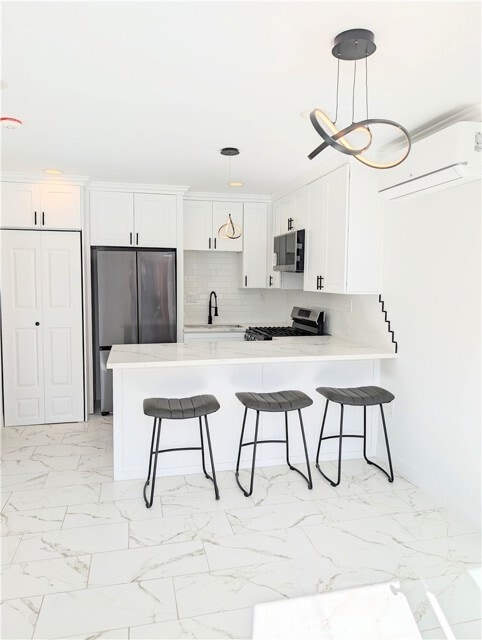 Photo - 737 Davis Ave