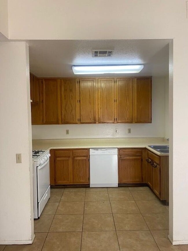 Photo - COMING SOON!! 3 BEDROOM / 2 BATHROOM Apartment in Cathedral City Unit B