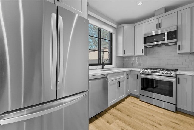 Photo - 1348 Burnside Ave Unit 04