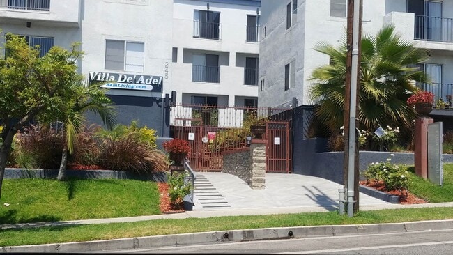 Photo - Villa De Adel Apts