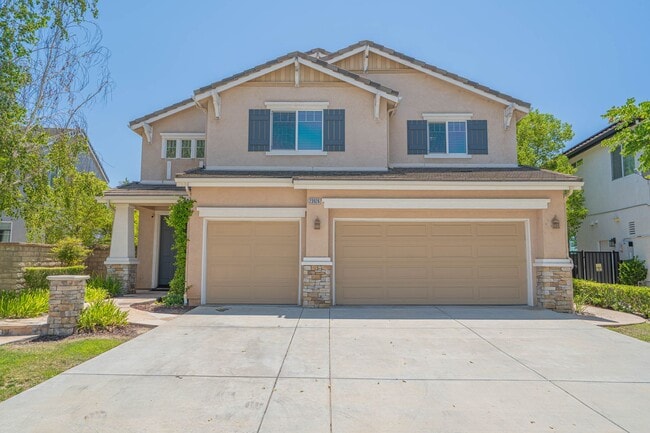 Building Photo - Spacious 5-Bedroom Home with Community Ame...