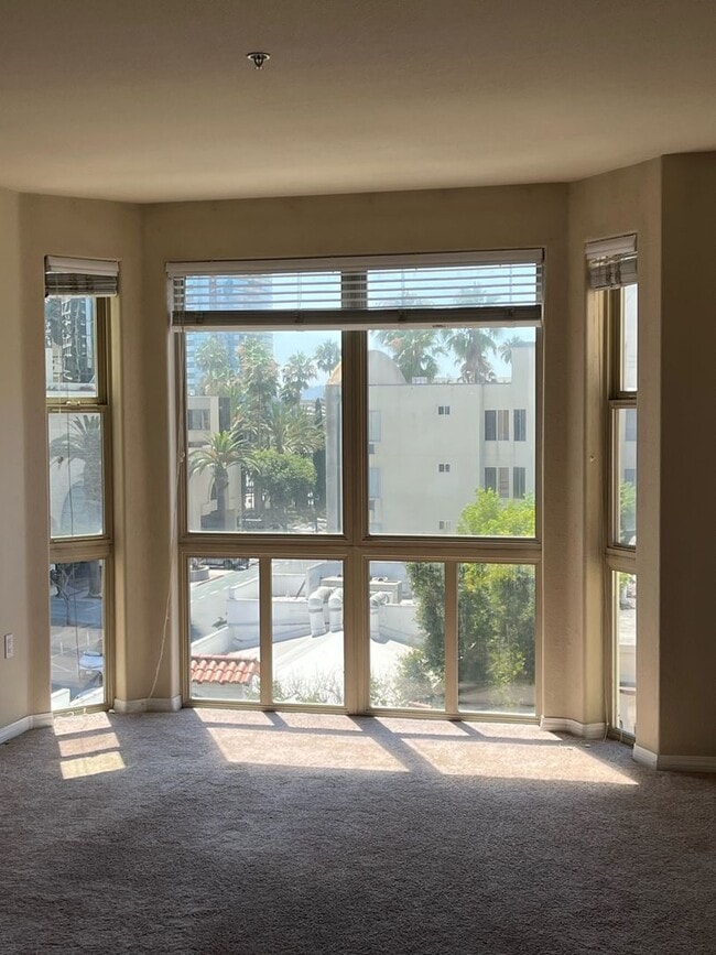 Spacious 2 Bed/2Bath In The Heart Of Downt... - Spacious 2 Bed/2Bath In The Heart Of Downt...