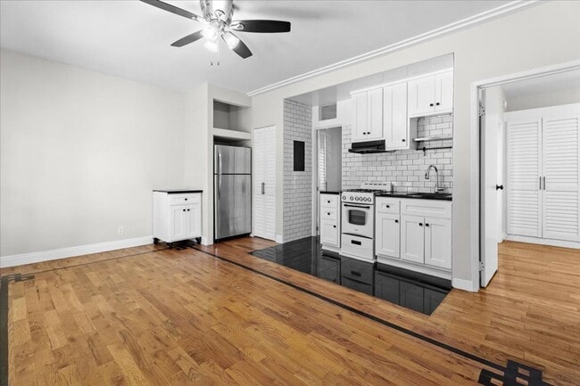 Building Photo - Stylish One Bedroom Unit 19-102