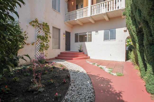 Building Photo - 8149 Blackburn Ave Unit 8149