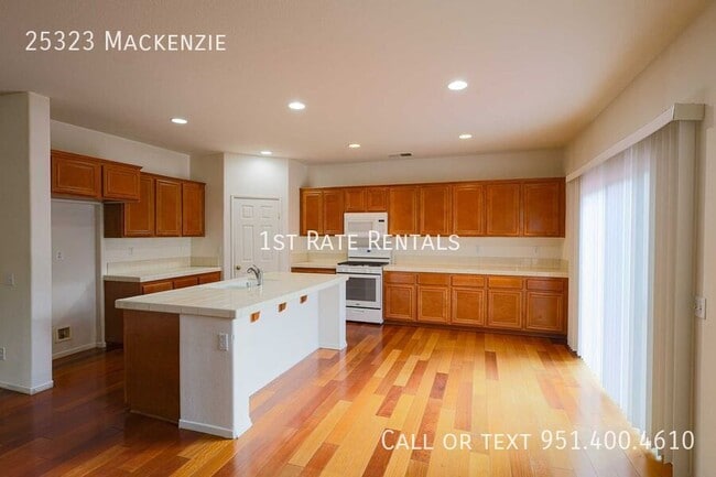 Photo - 25323 Mackenzie-