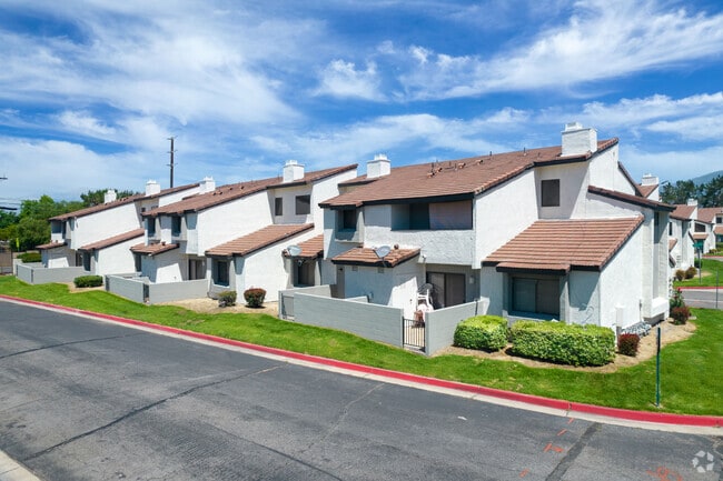 Building Photo - Cero Townhomes