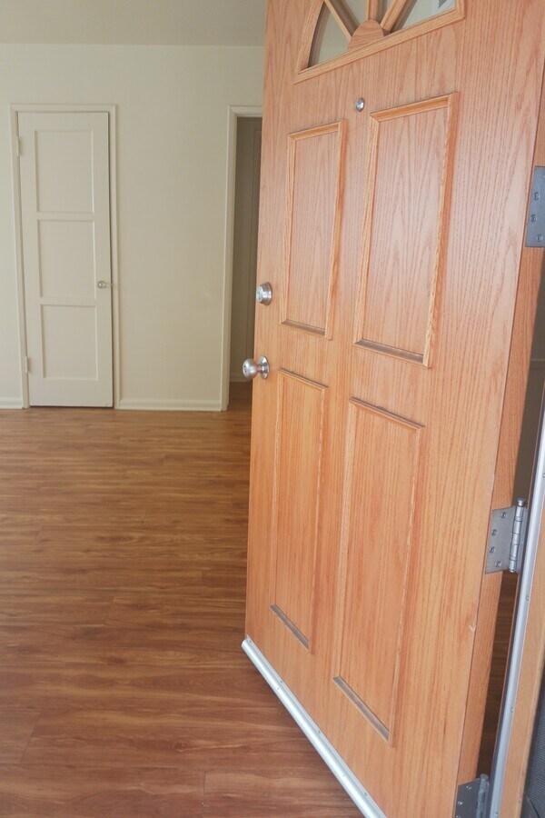 Photo - 10612 S Van Ness Ave Townhome