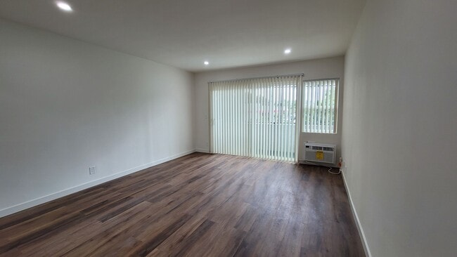 1 Month Free! Fully Renovated Studio with ... - 1 Month Free! Fully Renovated Studio with ... Apartment Unit 09