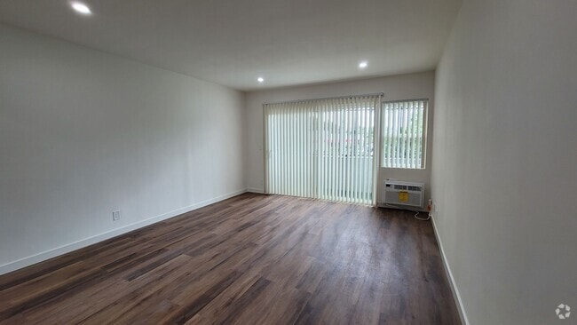 Building Photo - 1 Month Free! Fully Renovated Studio with ... Unit 09 Rental