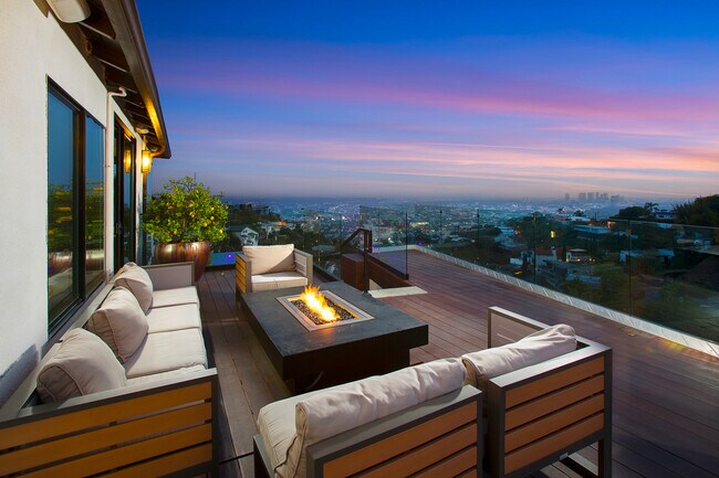 Photo - 1733 Sunset Plaza Dr