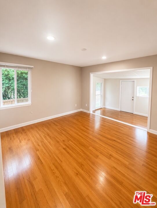 Photo - 20319 Ingomar St