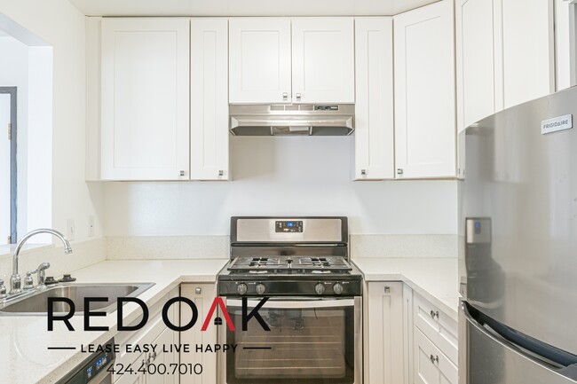 Building Photo - 5541 Fulcher Ave Unit 303 Rental