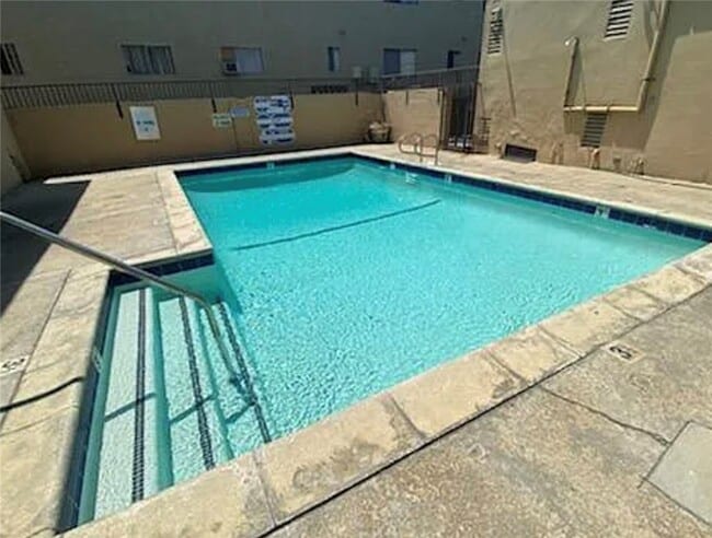 Building Photo - 7925 Vineland Ave Unit 22