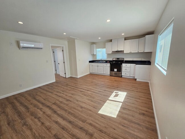 Photo - EE741F Unit 240-A