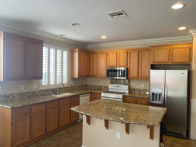 Building Photo - Great home for Seniors in Four Seasons com...