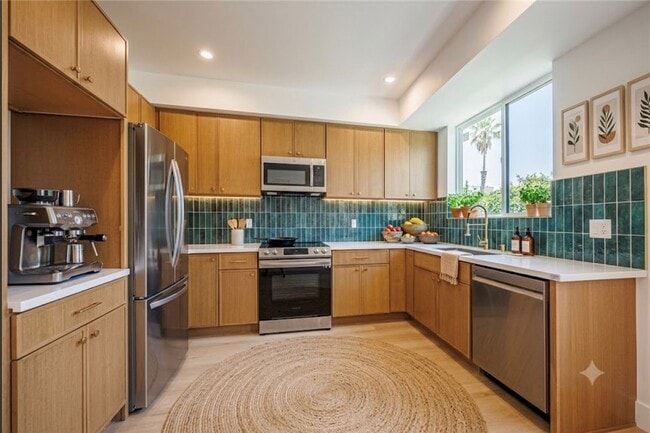Photo - 1065 S Corning St