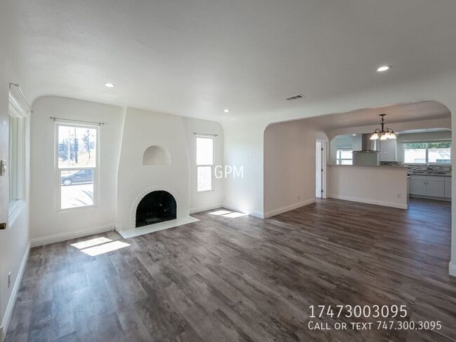 Photo - 723 W Doran St