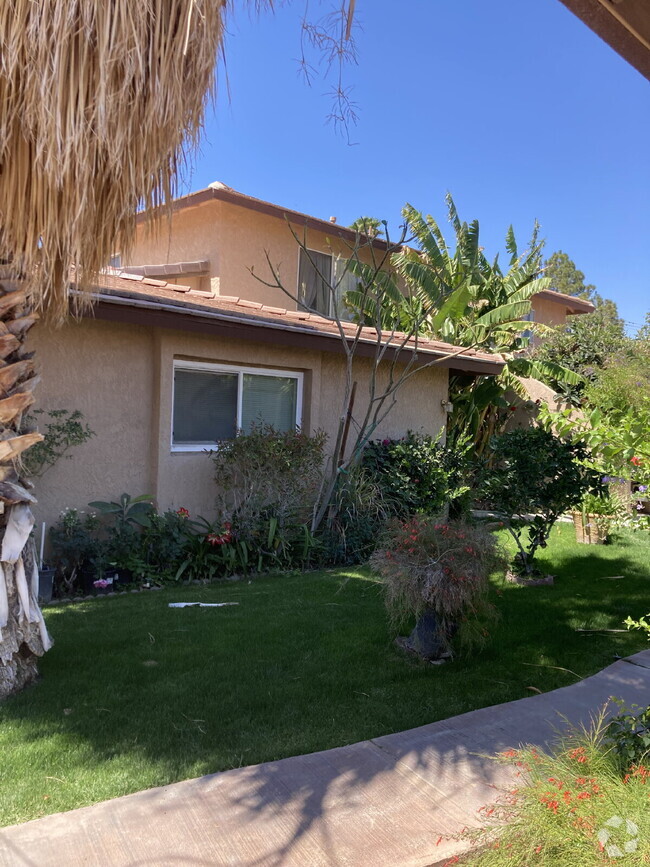 Building Photo - Spacious 2-Br Oasis with Pool in Cathedral... Unit #2 Rental