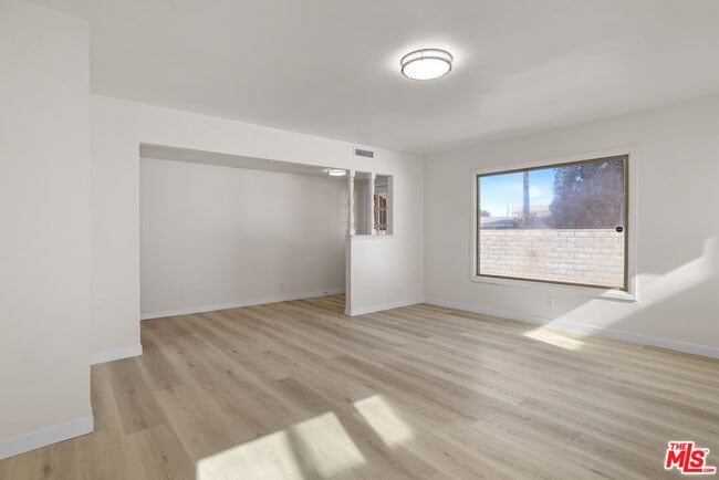 Photo - 20464 Elkwood St