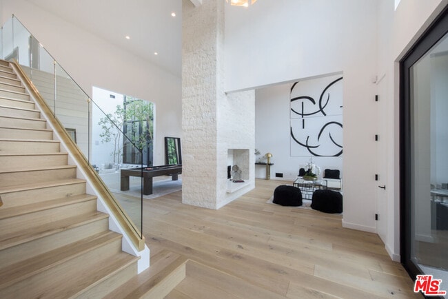 Photo - 1378 N Doheny Dr