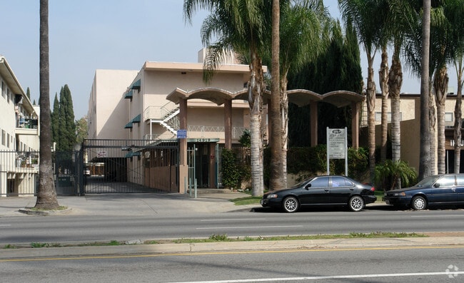 Building Photo - 14919 Sherman Way Rental