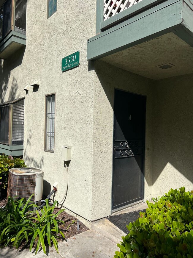 Building Photo - Large 2 Bedroom, 2 Bath Condo with 2 Parki... Unit A