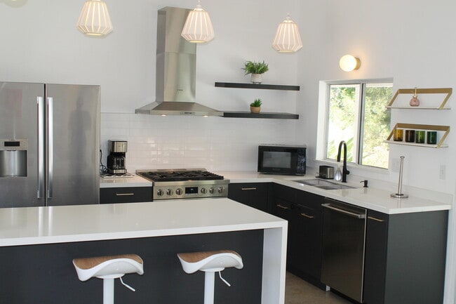 Photo - 278 N Sunset Way