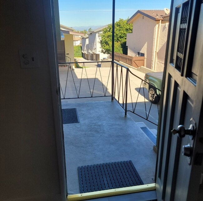 Building Photo - 2614 Voorhees Ave Unit B