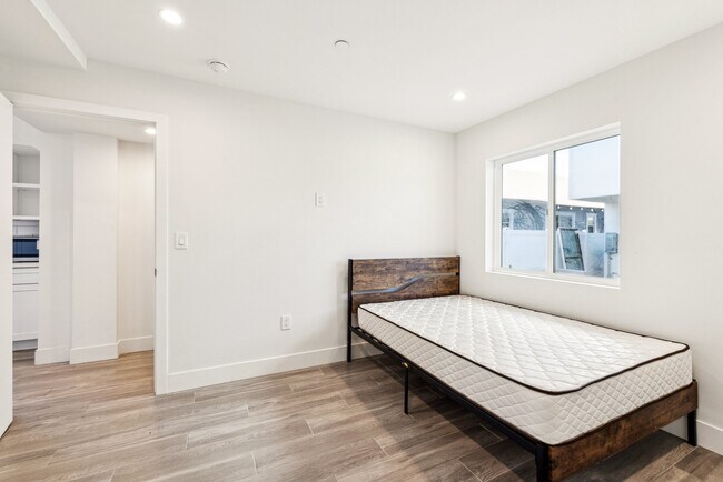 Photo - 1348 W 35th Pl