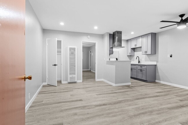 Building Photo - 1655 W Malvern Ave